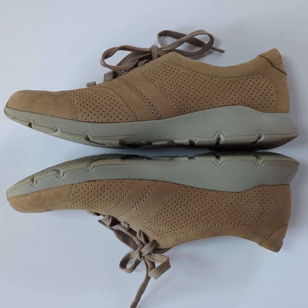 Dansko, Alissa, tan/ khaki walking shoe. Sz 10. (40) - Picture 6 of 12